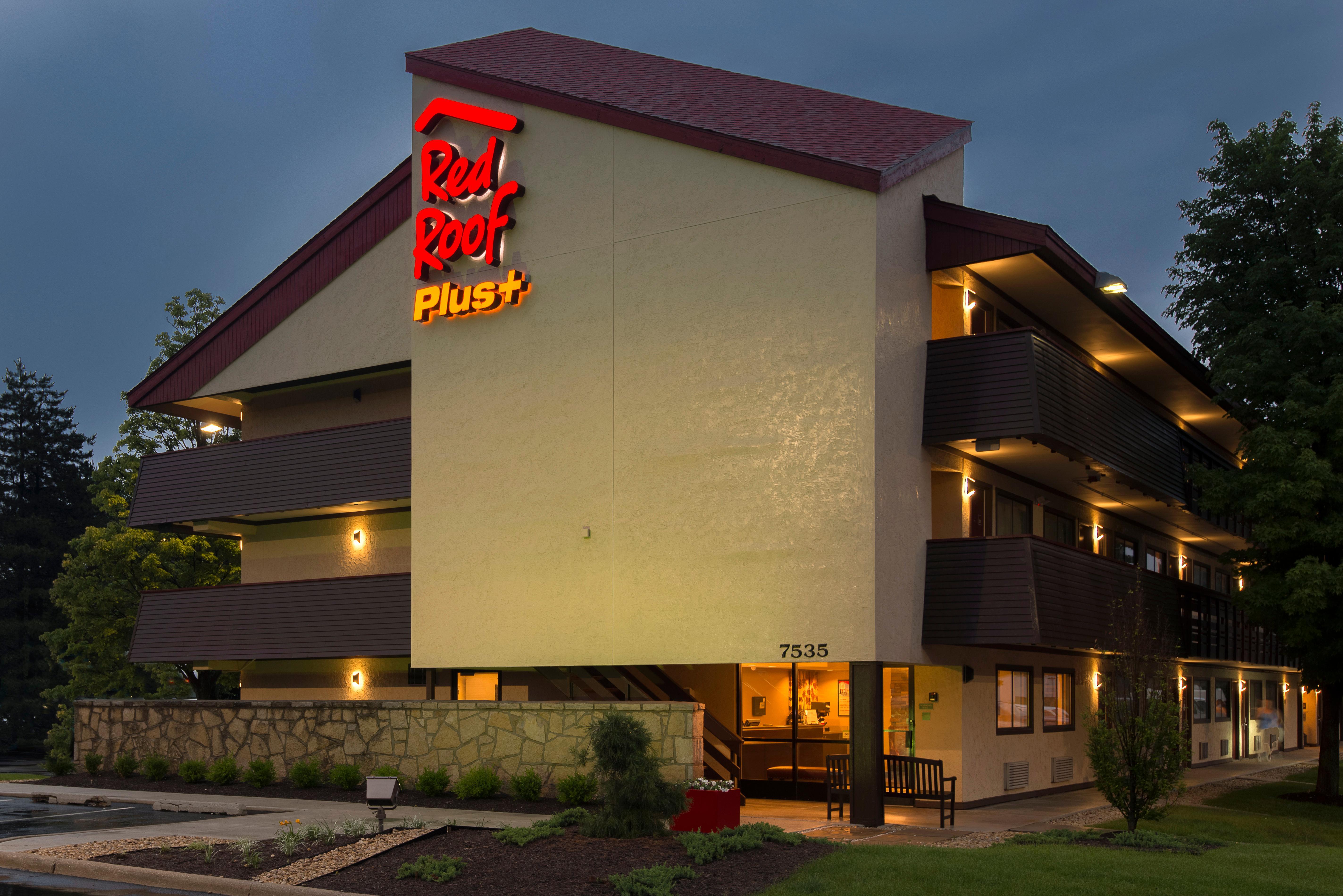 Red Roof Inn Plus+ Chicago - Willowbrook Exterior photo