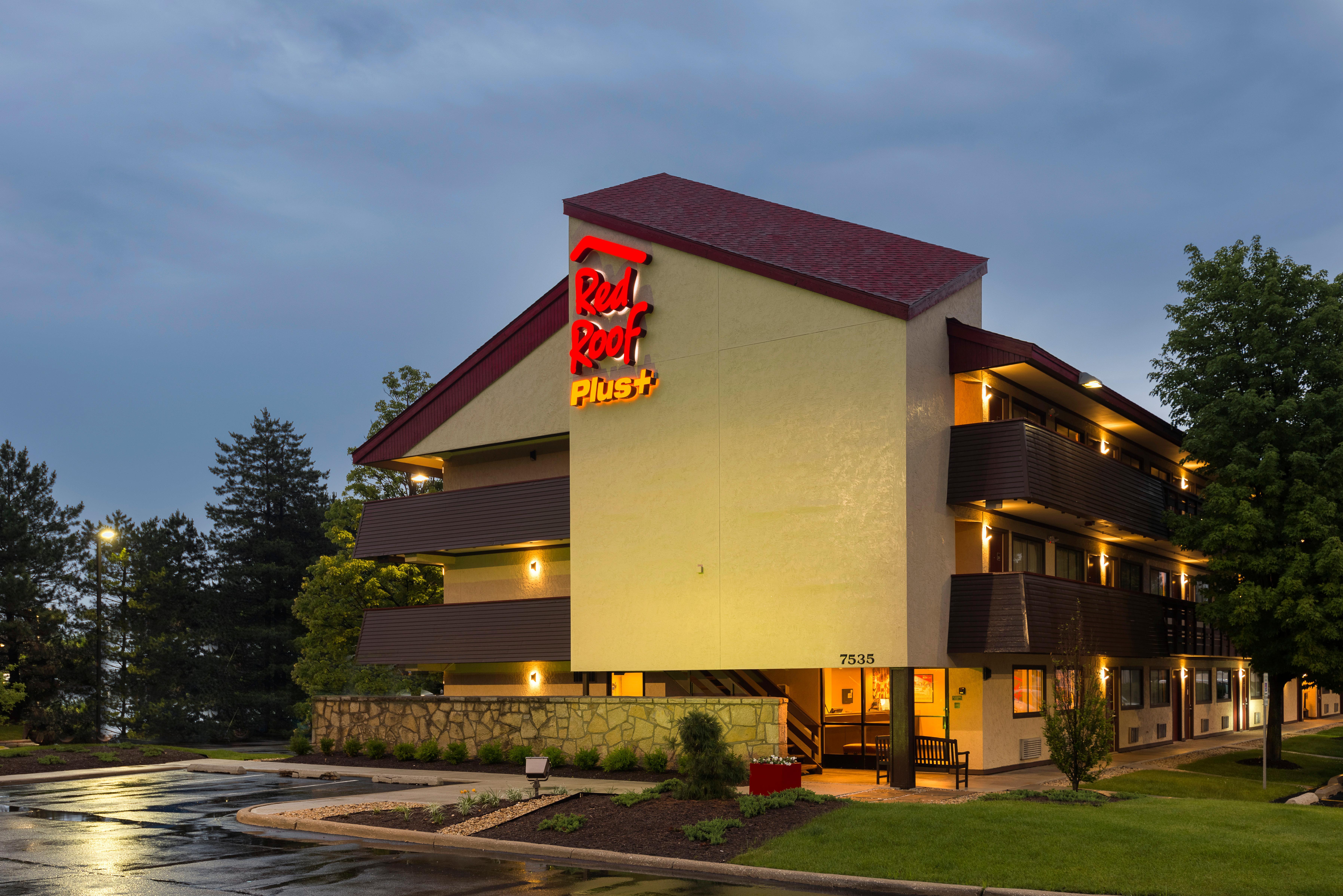 Red Roof Inn Plus+ Chicago - Willowbrook Exterior photo